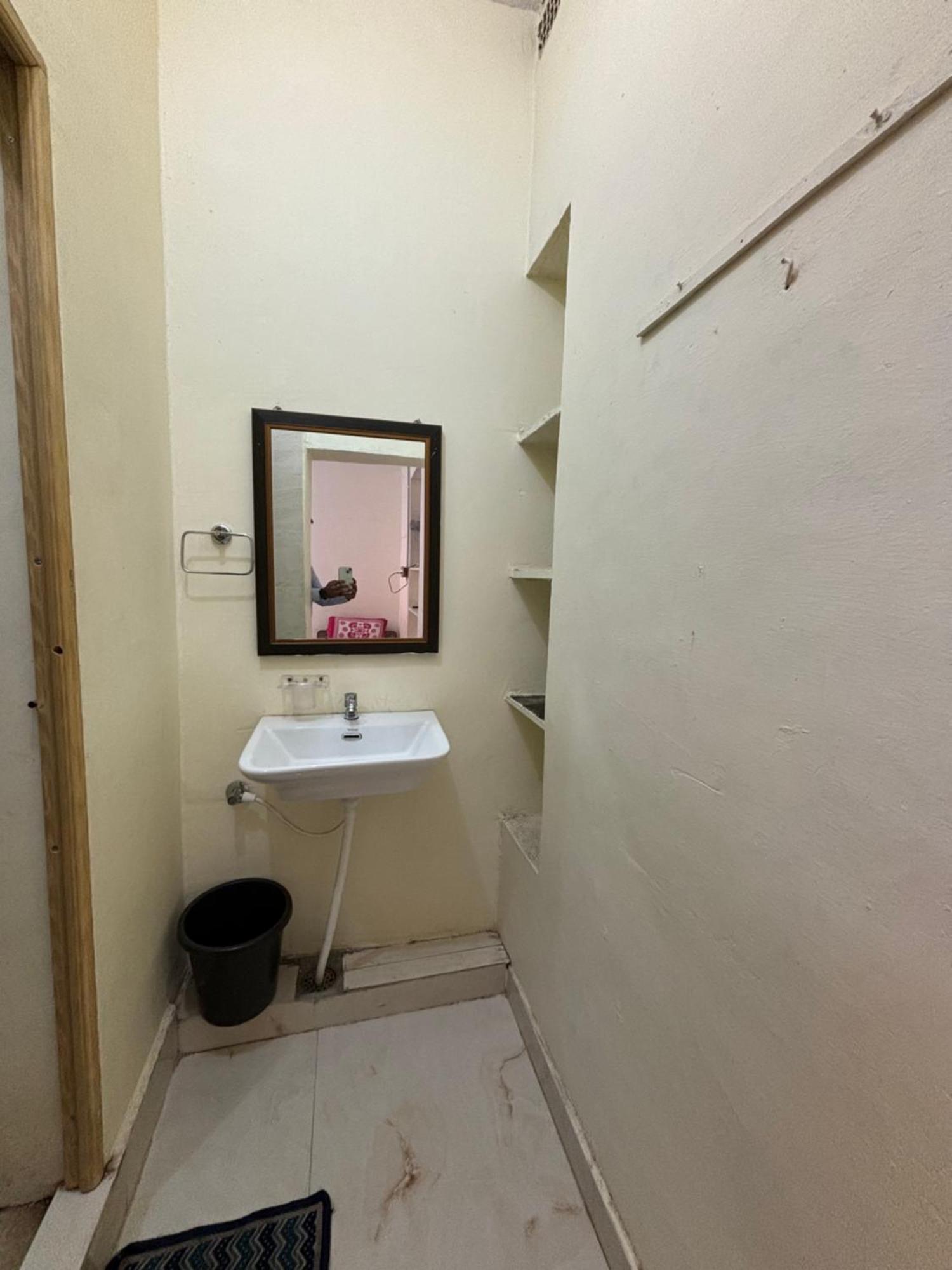 Mahesh Guest House ฮัมปี ภายนอก รูปภาพ