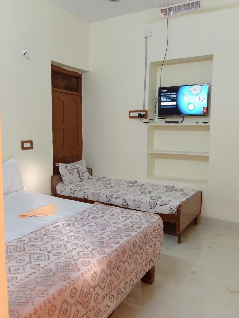 Mahesh Guest House ฮัมปี ภายนอก รูปภาพ