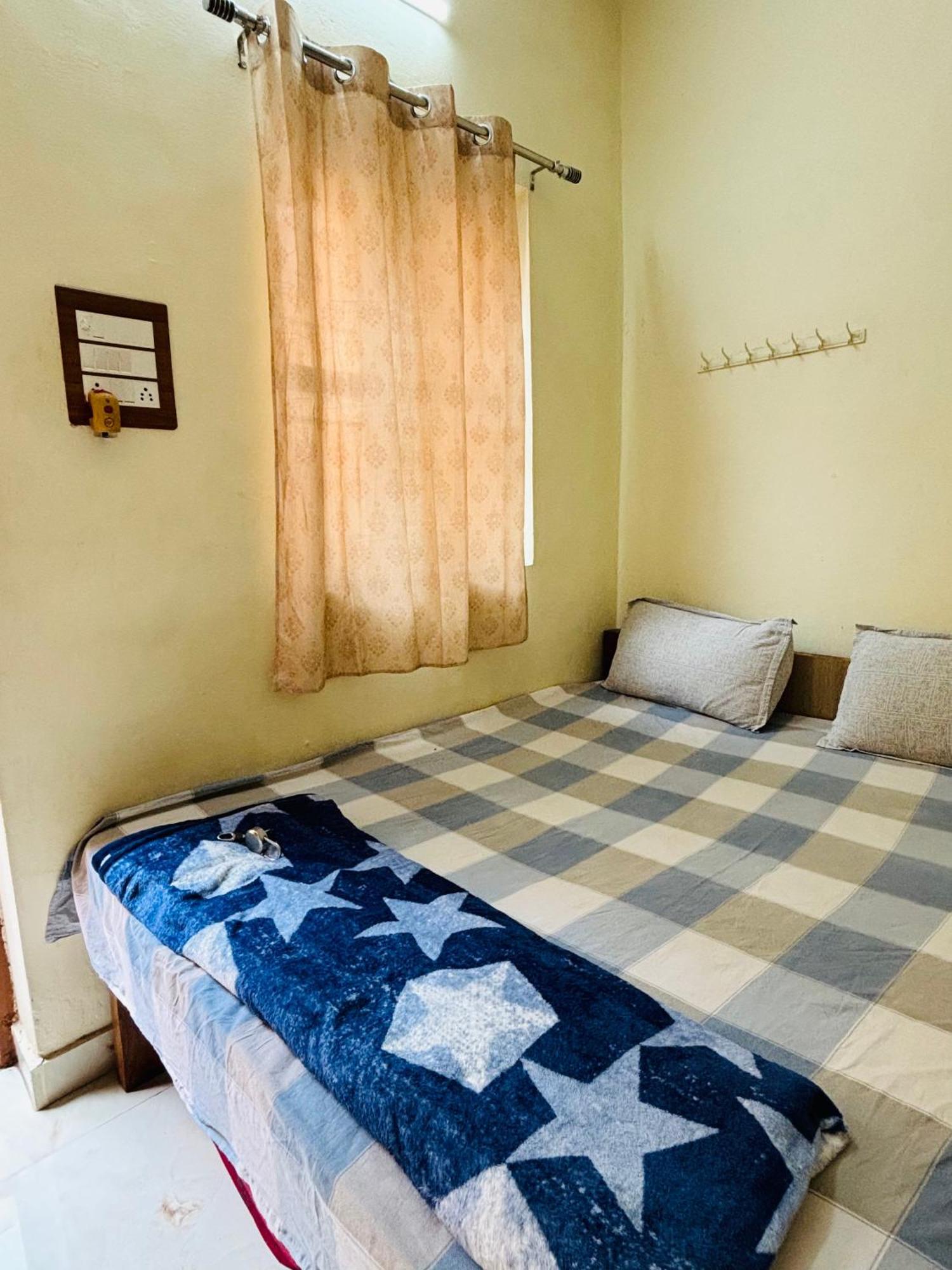 Mahesh Guest House ฮัมปี ภายนอก รูปภาพ
