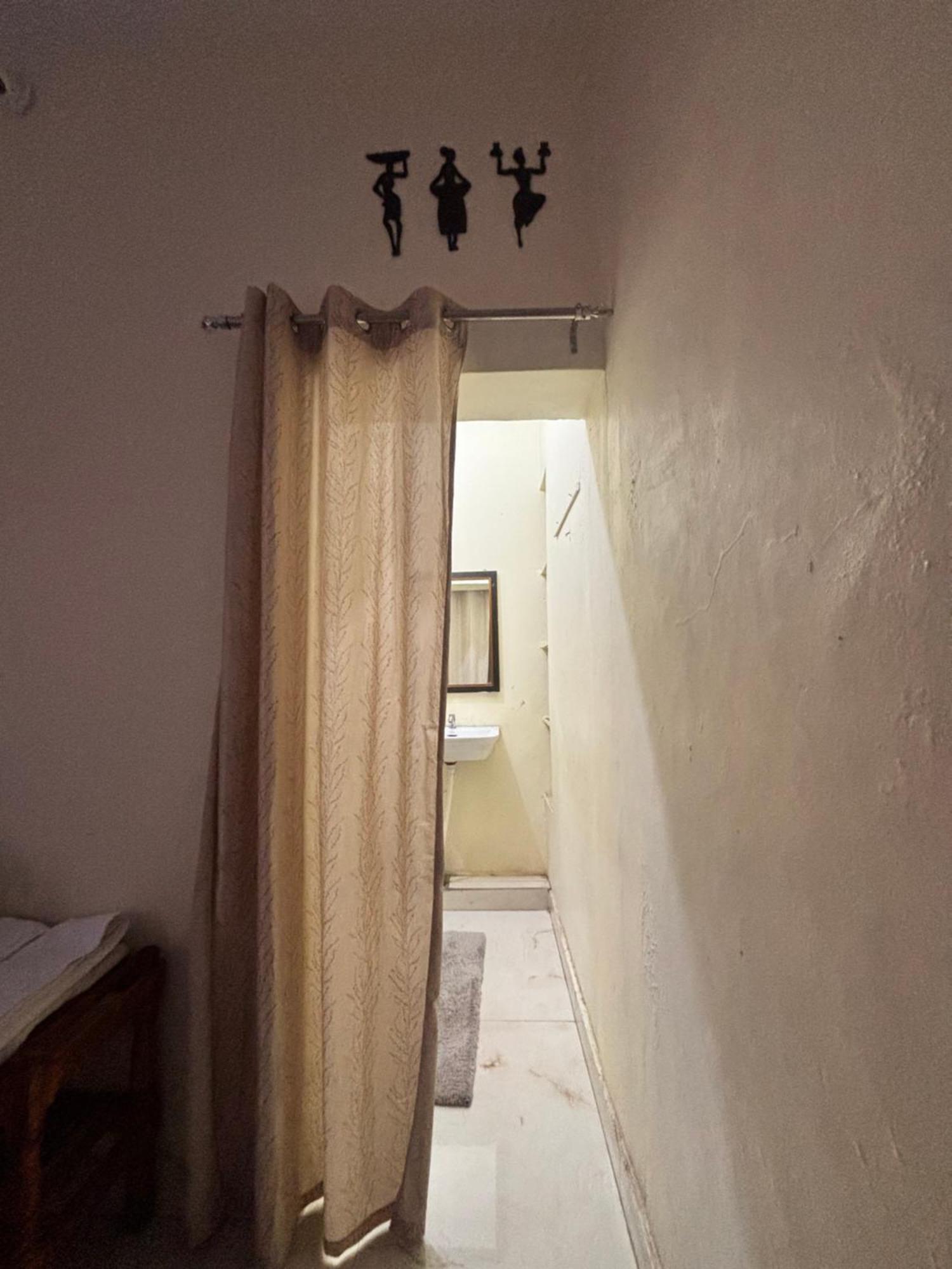 Mahesh Guest House ฮัมปี ภายนอก รูปภาพ